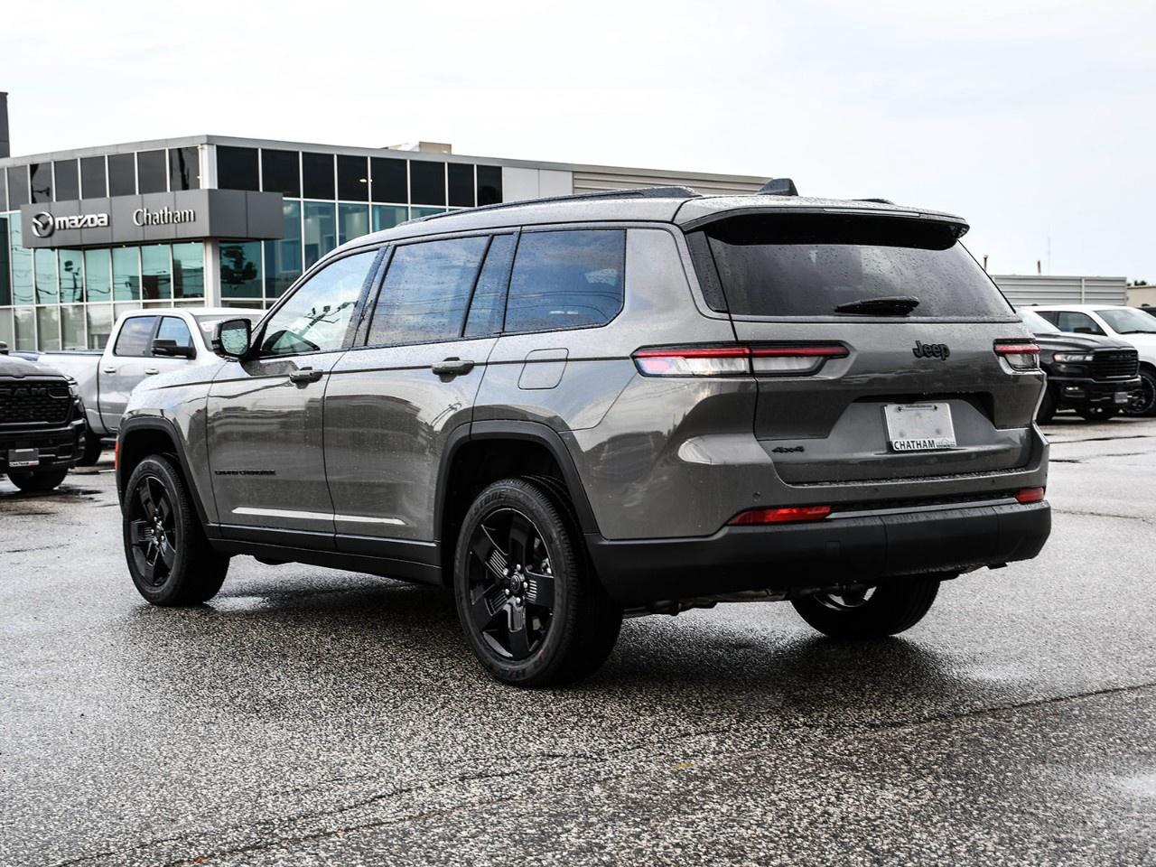 2027 Jeep Grand Cherokee L Laredo Altitude 4x4 Photo
