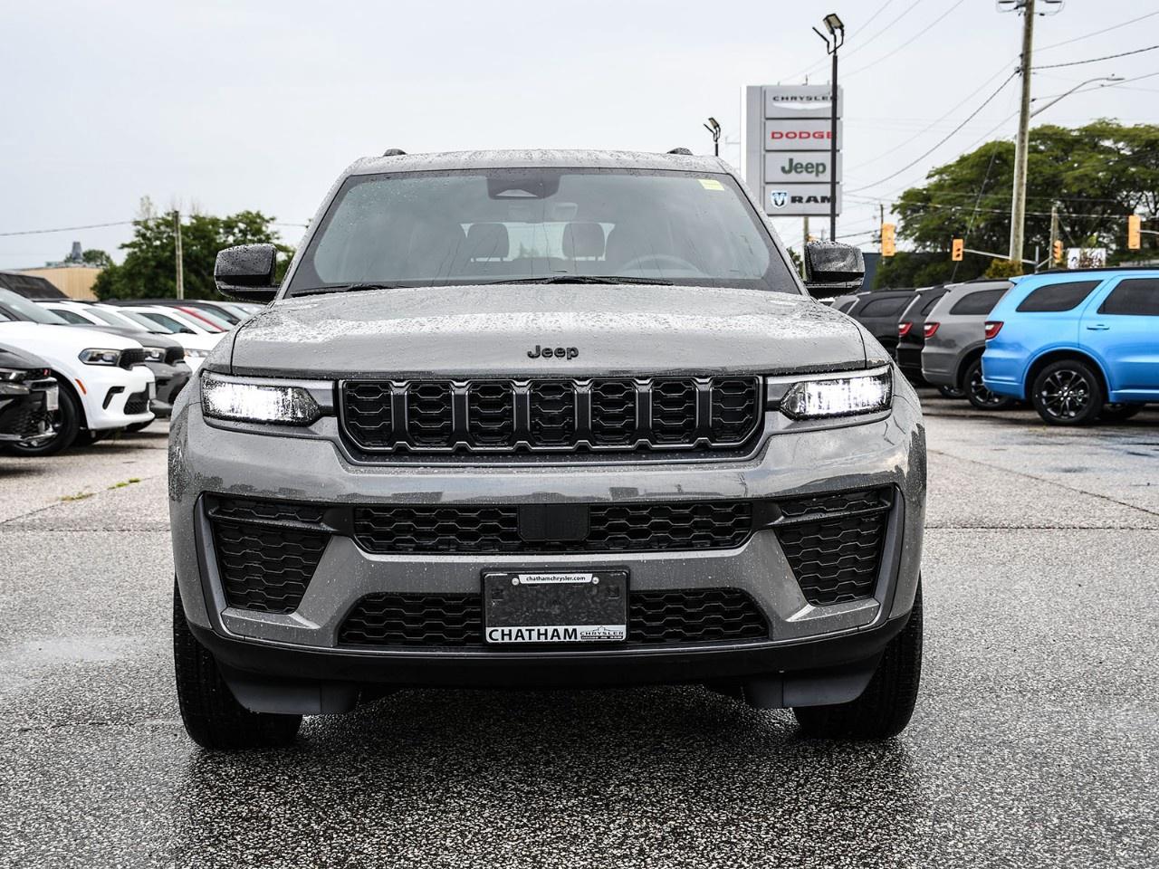 2027 Jeep Grand Cherokee L Laredo Altitude 4x4 Photo