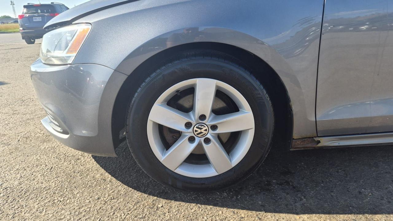 2014 Volkswagen Jetta COMFORTLINE, TSI, SEDAN, AUTO, 4 CYL, CERTIFIED Photo