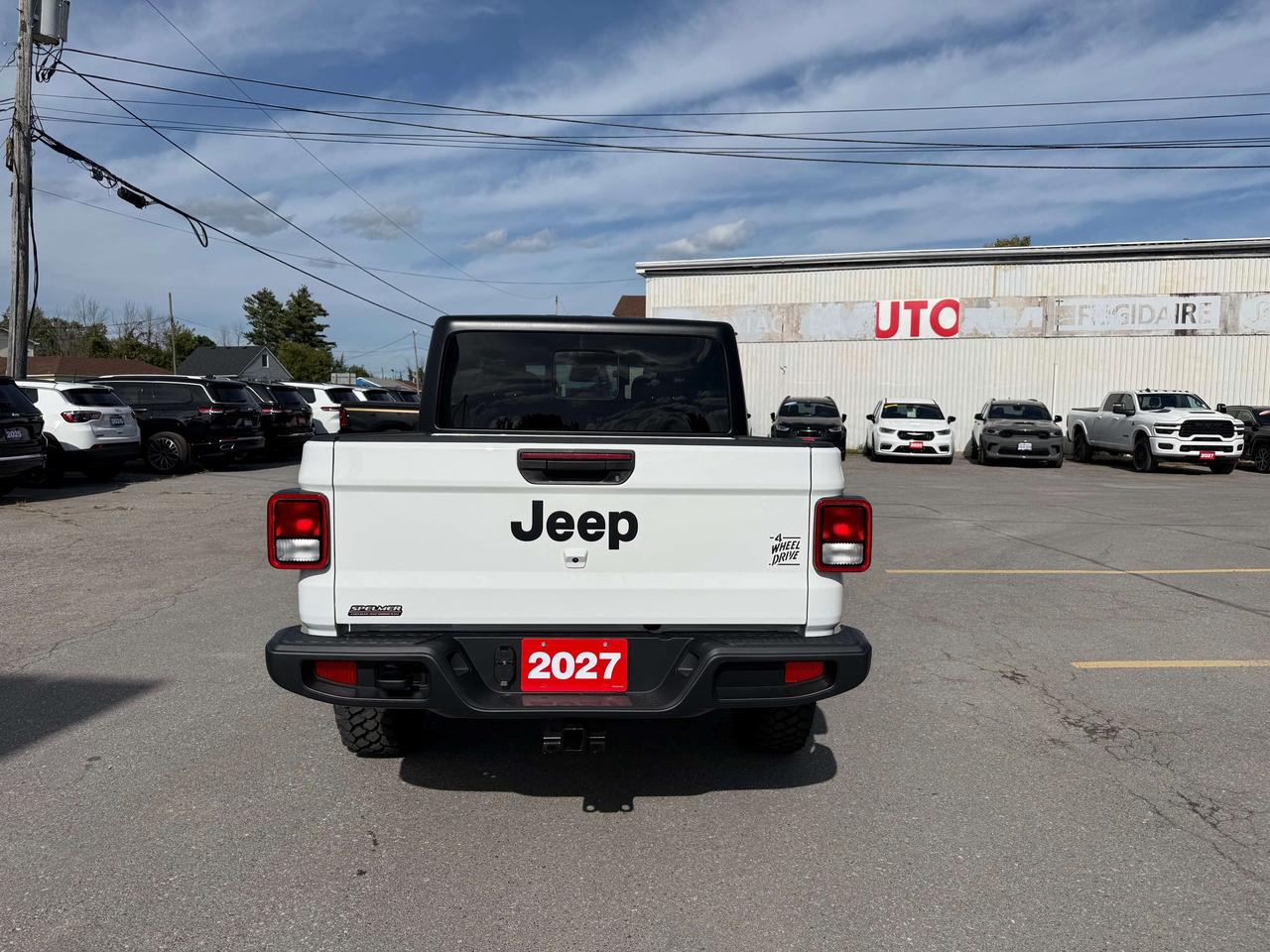 2027 Jeep Gladiator Willys 4x4 Photo
