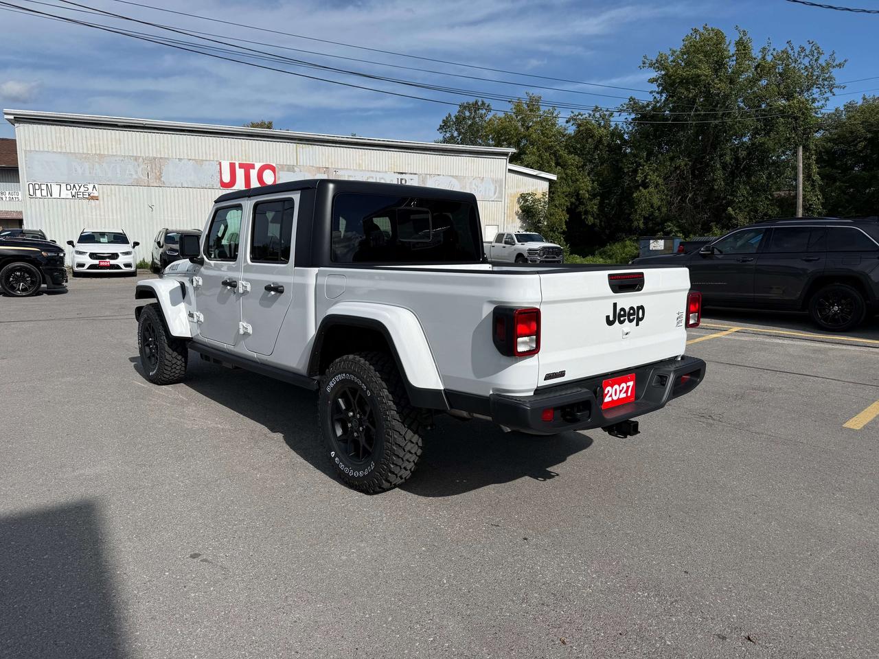 2027 Jeep Gladiator Willys 4x4 Photo