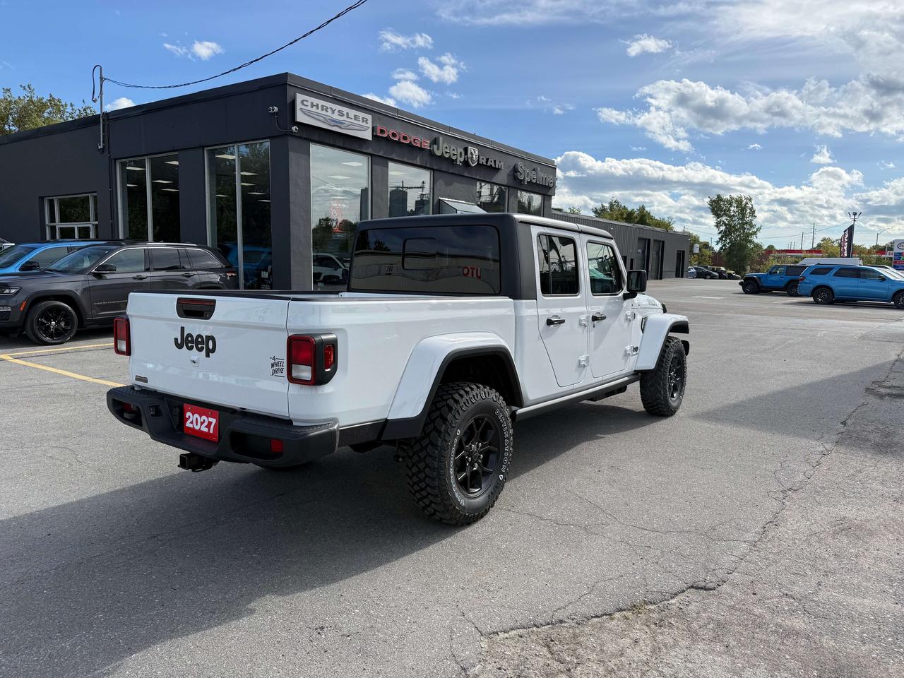 2027 Jeep Gladiator Willys 4x4 Photo