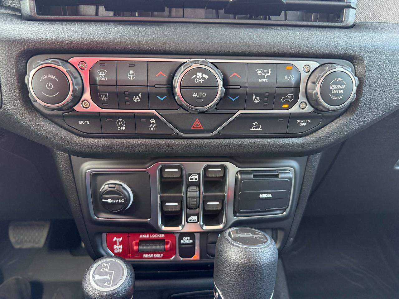 2027 Jeep Gladiator Willys 4x4 Photo