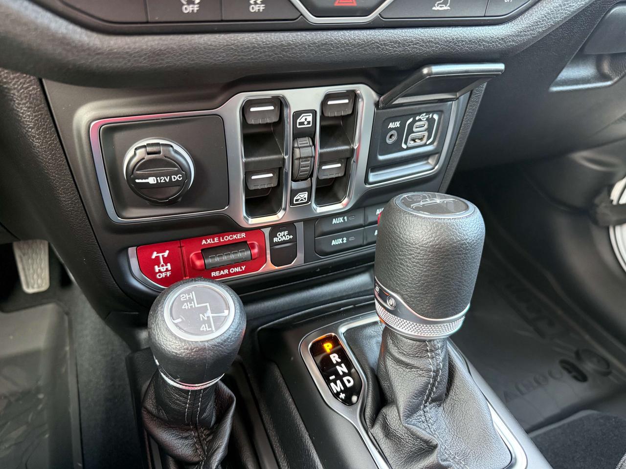 2027 Jeep Gladiator Willys 4x4 Photo