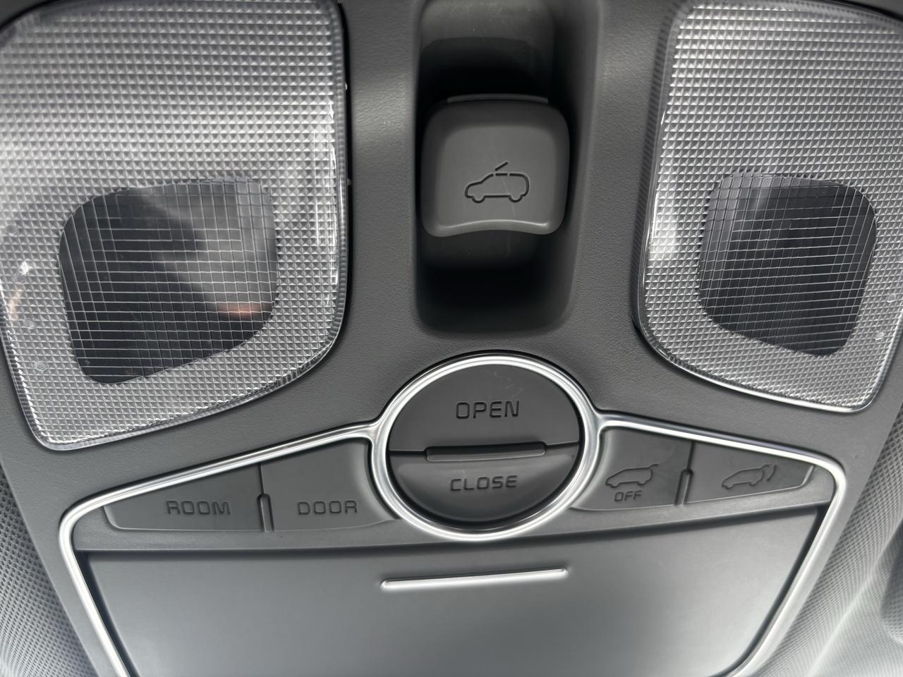 2015 Kia Sorento SX, All Wheel Drive, Sunroof, Leather,Remote Start Photo