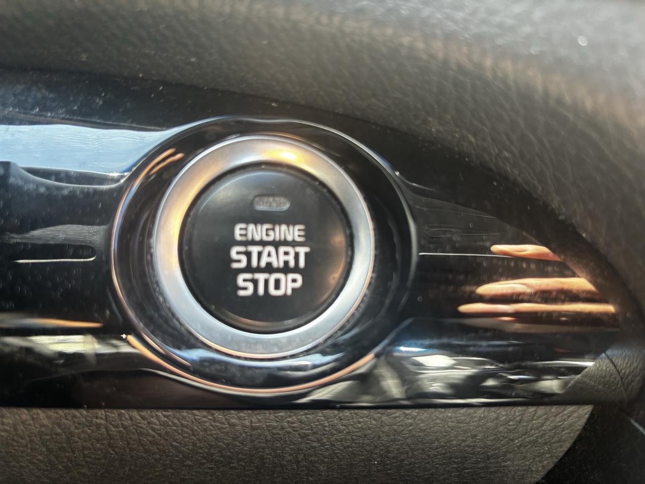 2015 Kia Sorento SX, All Wheel Drive, Sunroof, Leather,Remote Start Photo