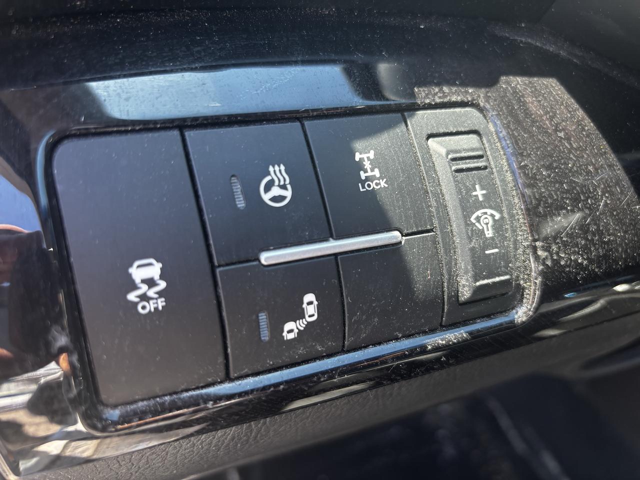 2015 Kia Sorento SX, All Wheel Drive, Sunroof, Leather,Remote Start Photo