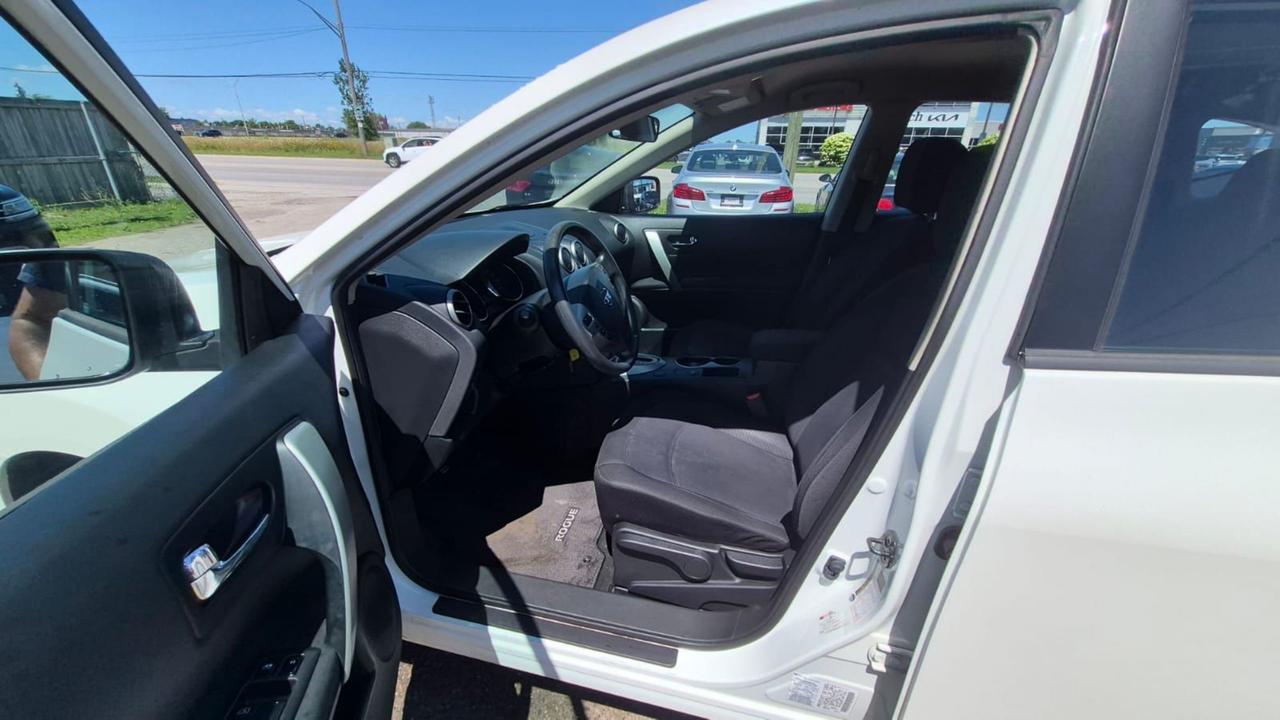 2015 Nissan Rogue Select S Photo
