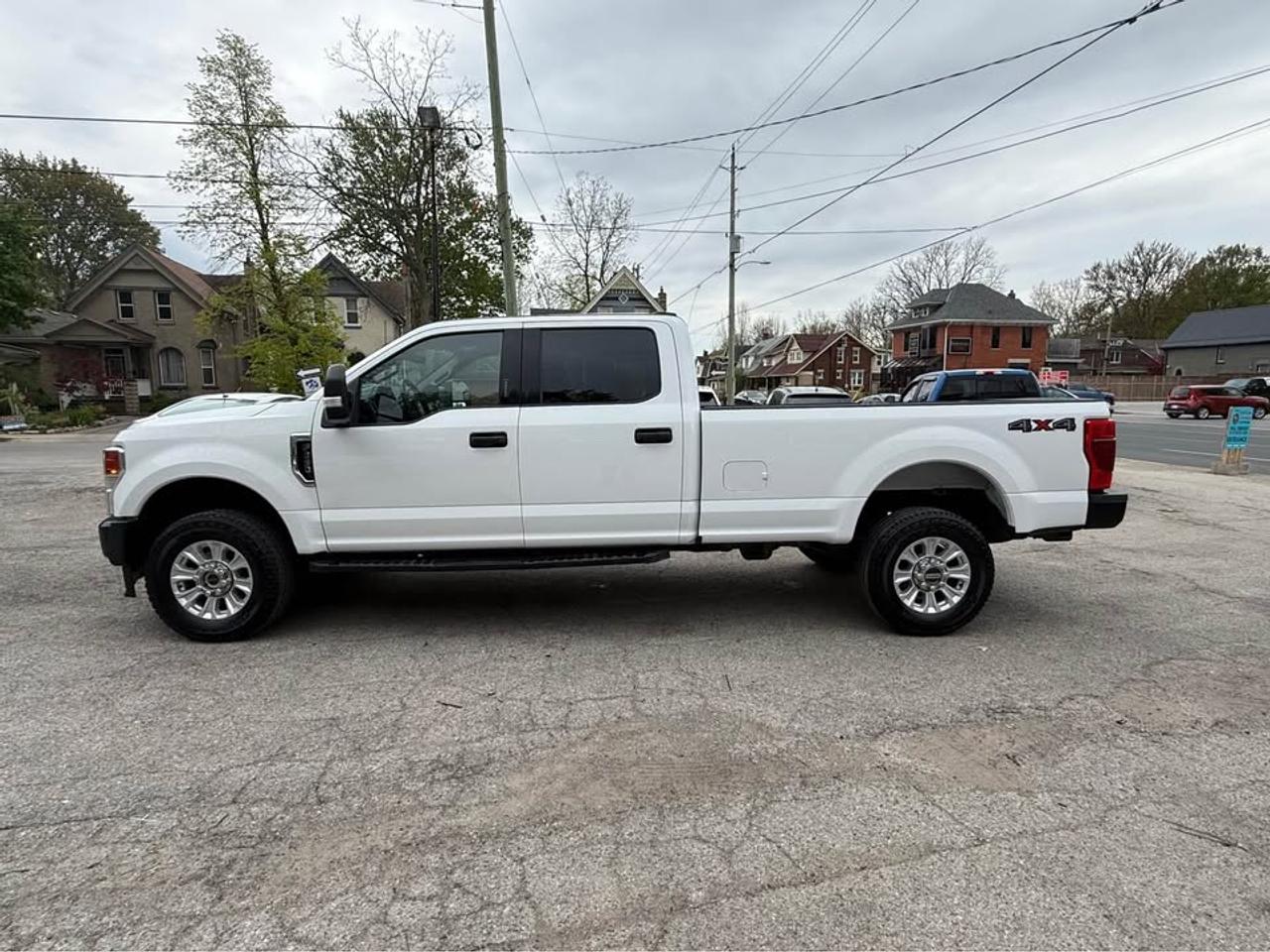 2022 Ford F-350 XLT Photo2