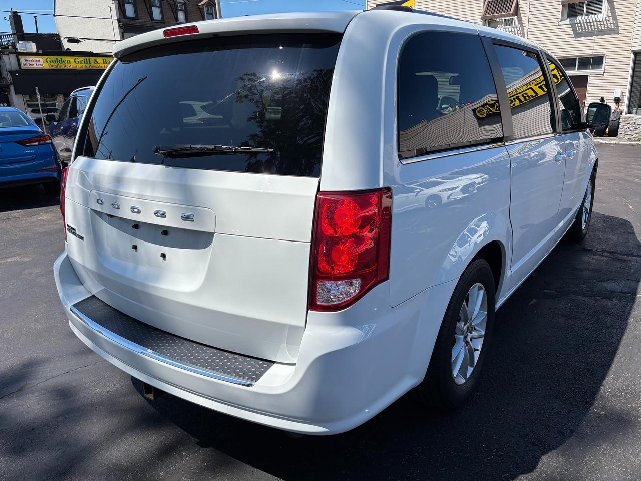 2019 Dodge Grand Caravan SXT Premium Plus Photo
