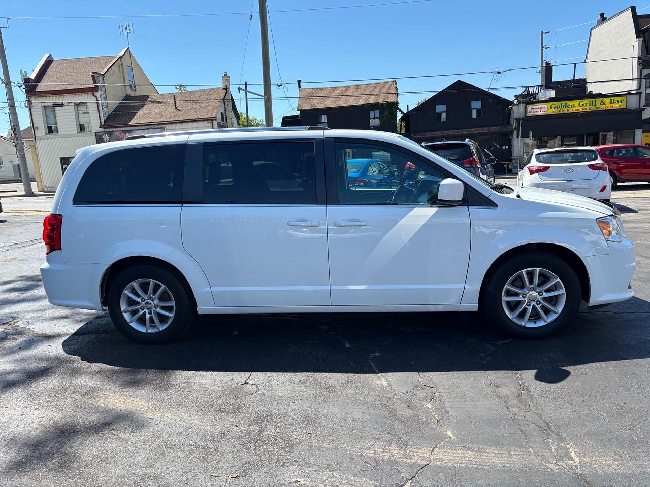2019 Dodge Grand Caravan SXT Premium Plus Photo4