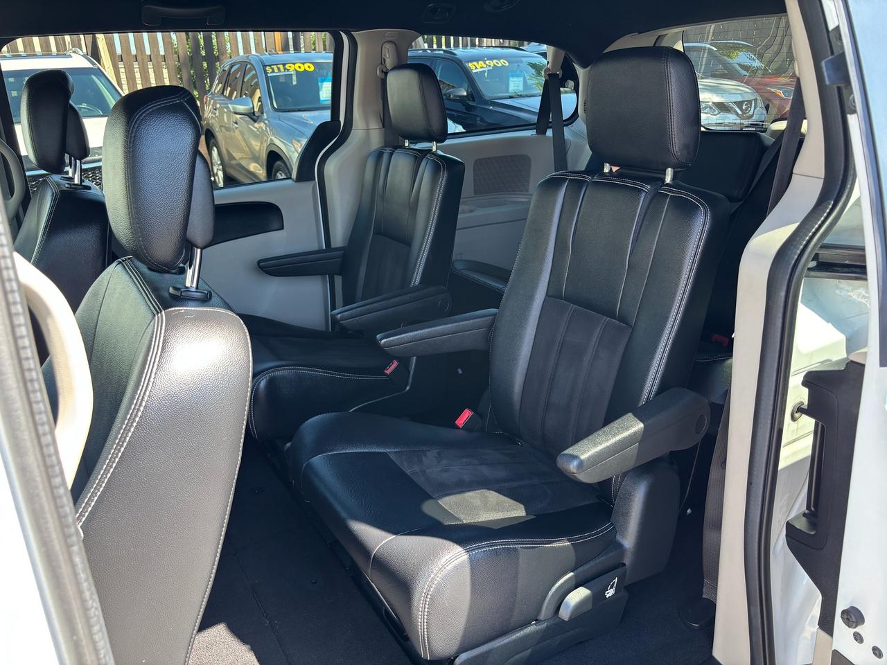 2019 Dodge Grand Caravan SXT Premium Plus Photo