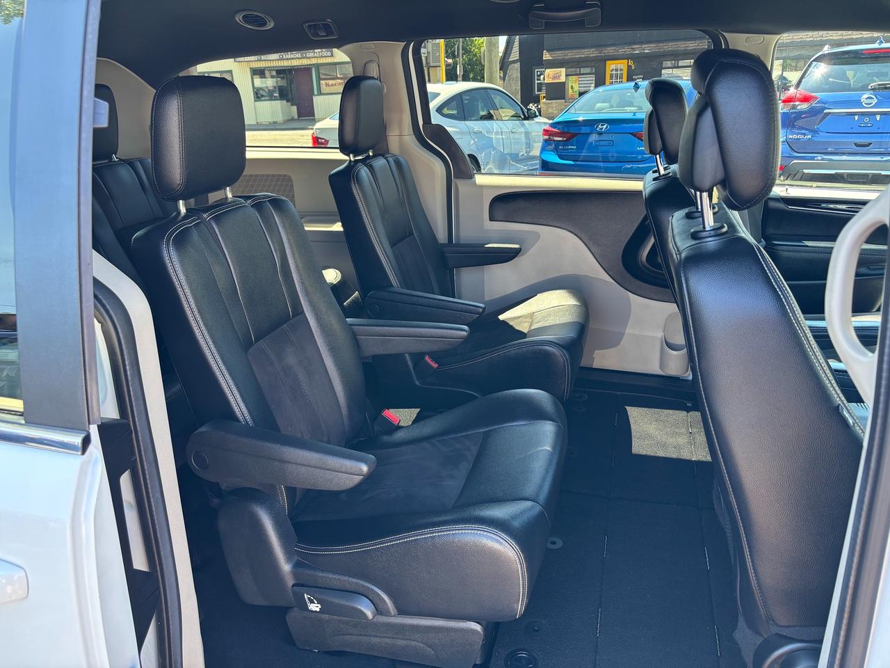 2019 Dodge Grand Caravan SXT Premium Plus Photo