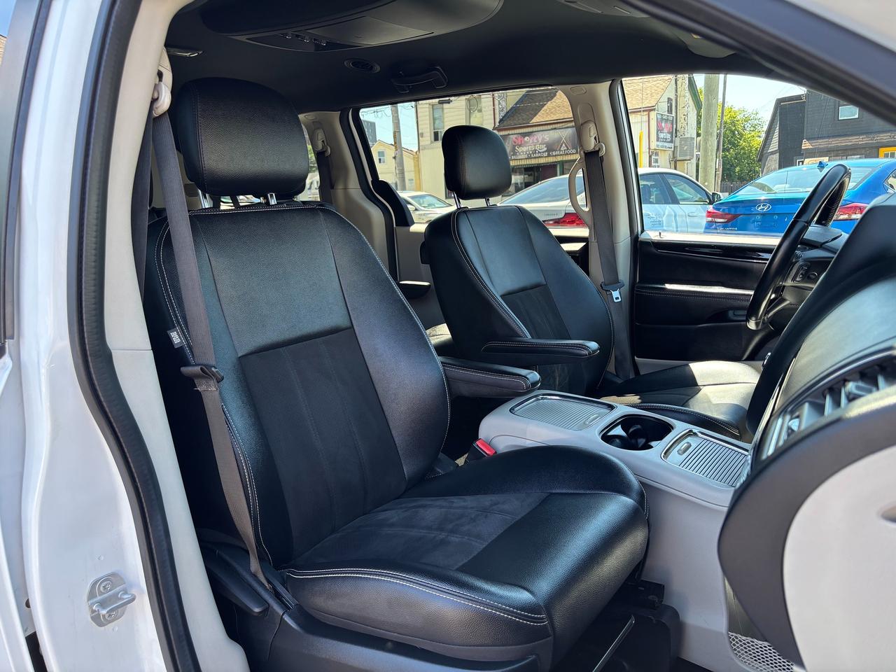 2019 Dodge Grand Caravan SXT Premium Plus Photo