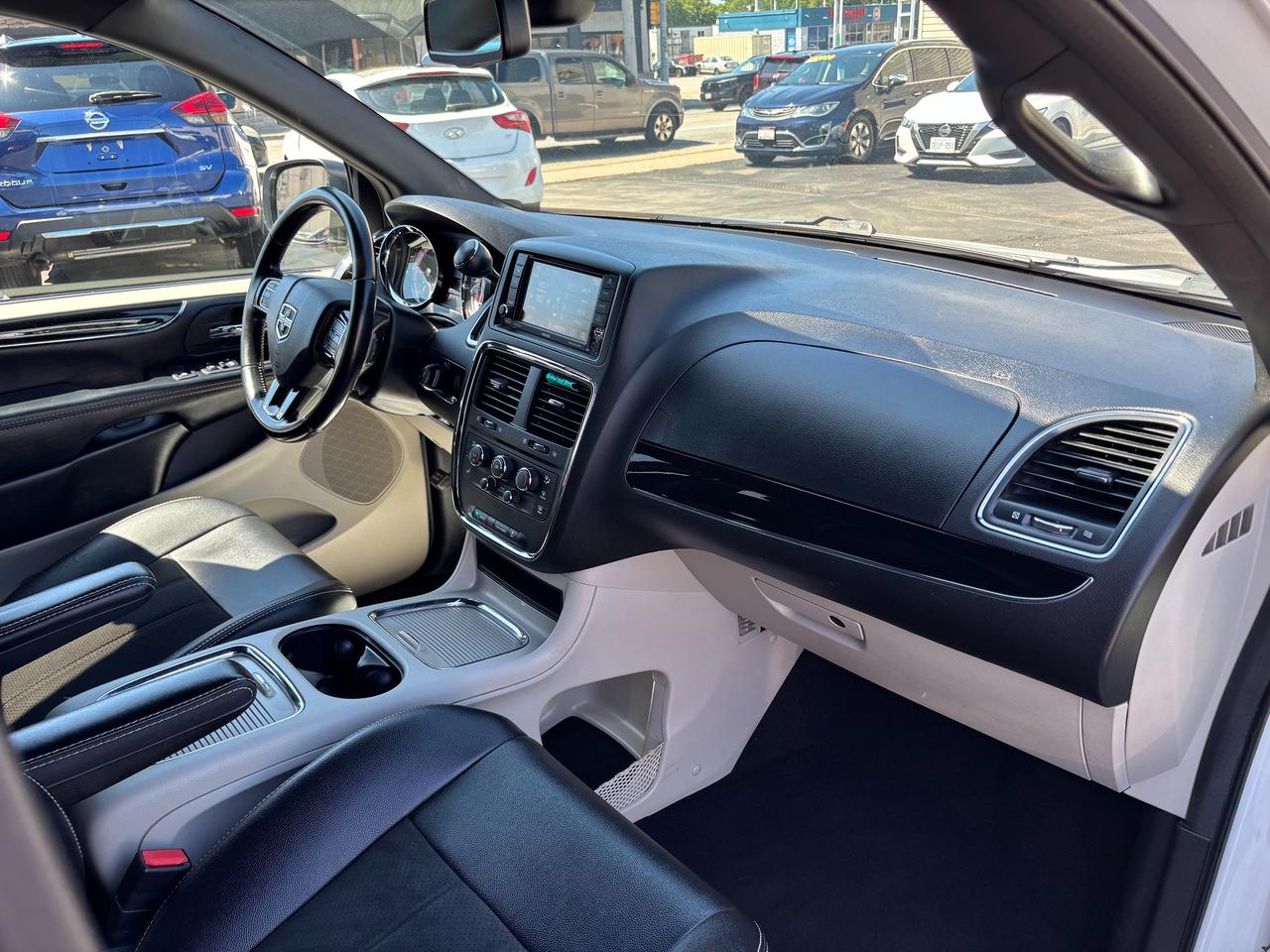 2019 Dodge Grand Caravan SXT Premium Plus Photo