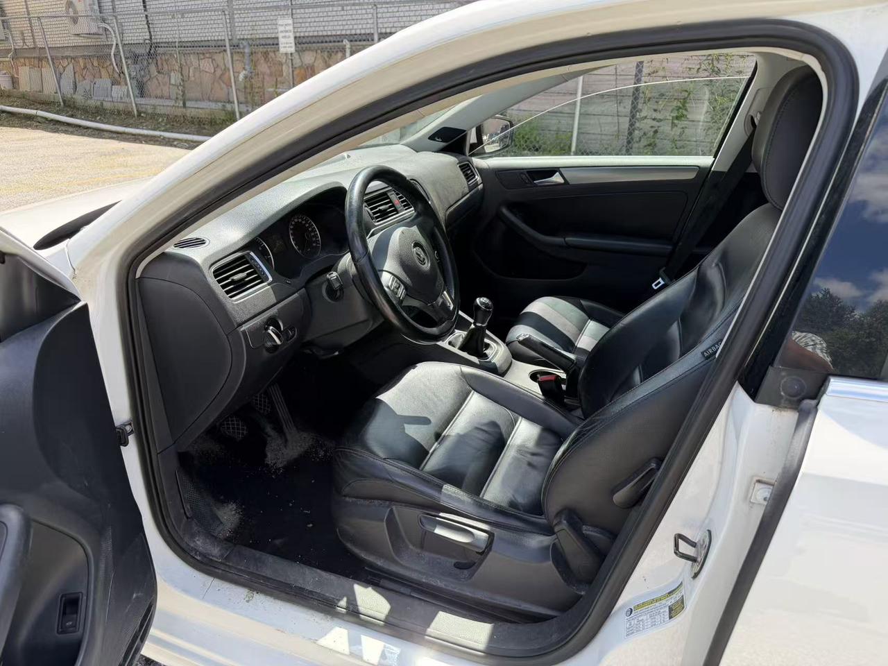 2013 Volkswagen Jetta 4dr Man SEL w/Nav Photo