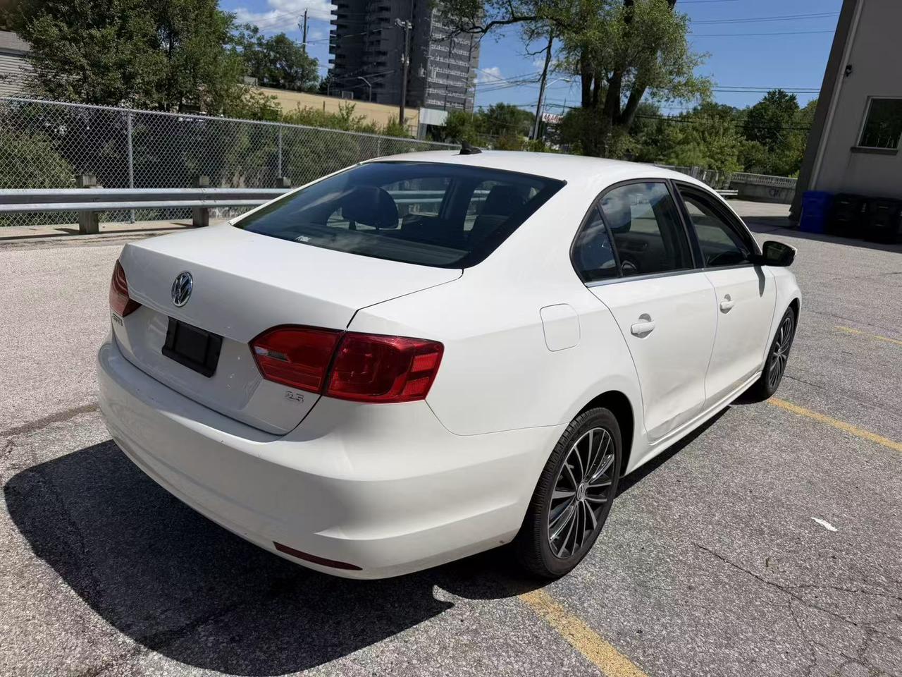 2013 Volkswagen Jetta 4dr Man SEL w/Nav Photo