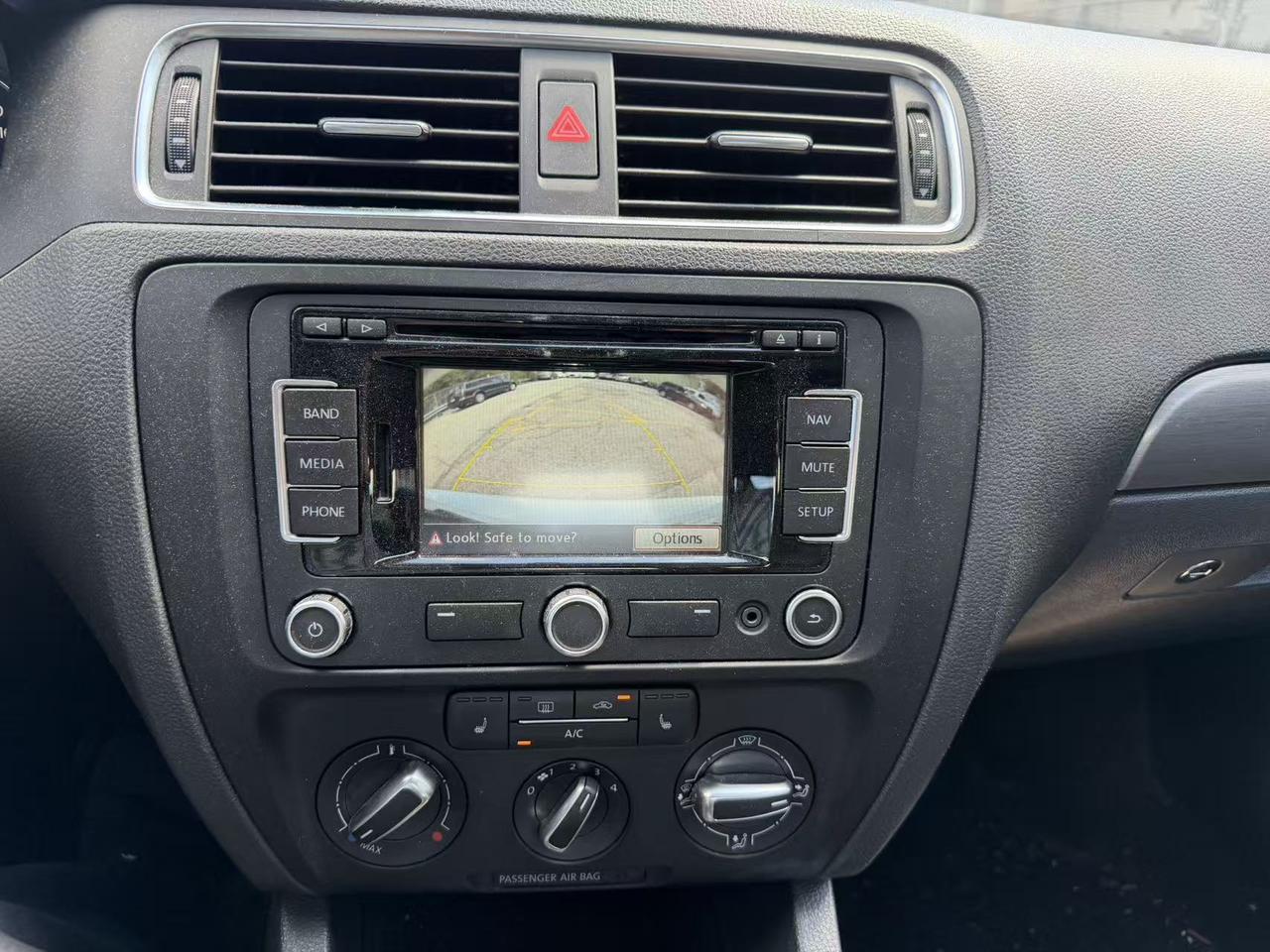 2013 Volkswagen Jetta 4dr Man SEL w/Nav Photo
