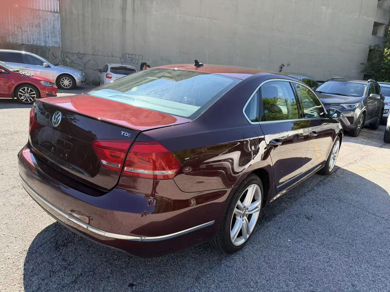2013 Volkswagen Passat 4dr Sdn 2.0 TDI DSG Highline Photo