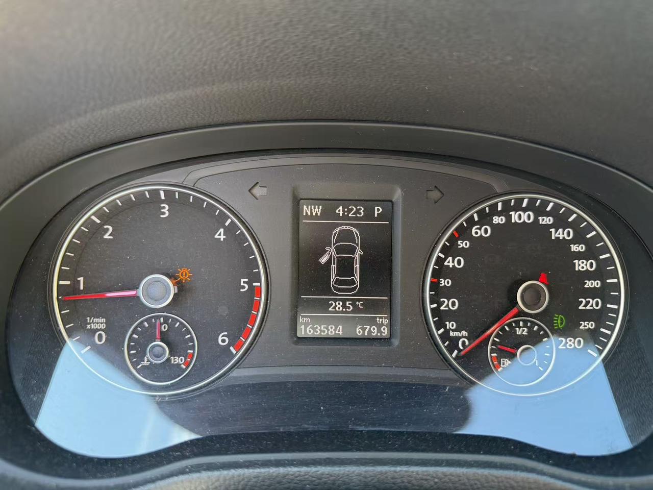 2013 Volkswagen Passat 4dr Sdn 2.0 TDI DSG Highline Photo