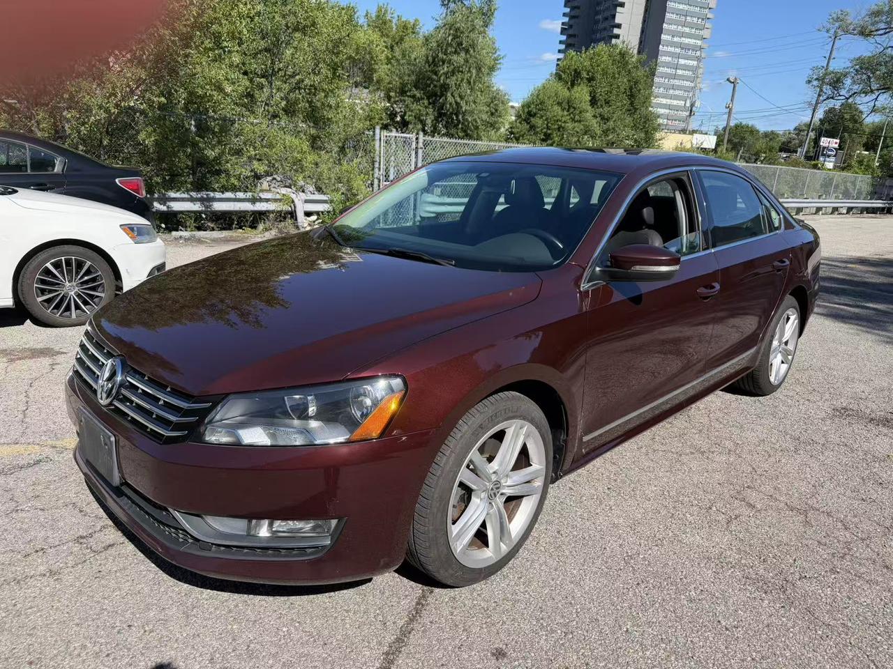 2013 Volkswagen Passat 4dr Sdn 2.0 TDI DSG Highline Photo