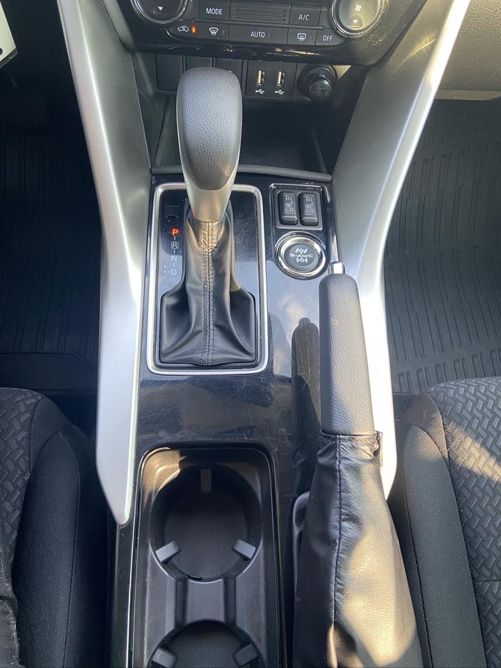 2023 Mitsubishi Eclipse ES Photo