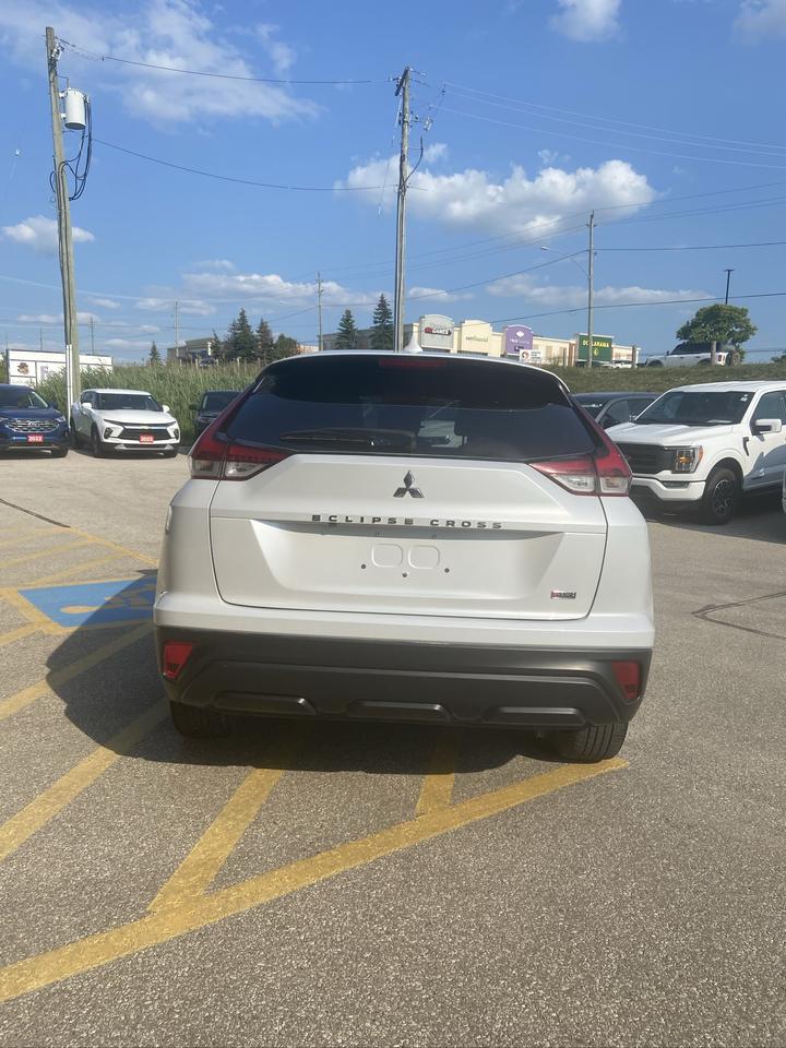 2023 Mitsubishi Eclipse ES Photo3