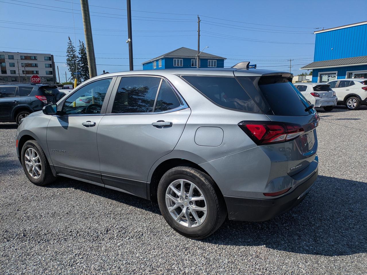 2023 Chevrolet Equinox FWD 4dr LT Photo2
