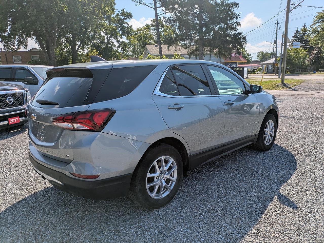 2023 Chevrolet Equinox FWD 4dr LT Photo4