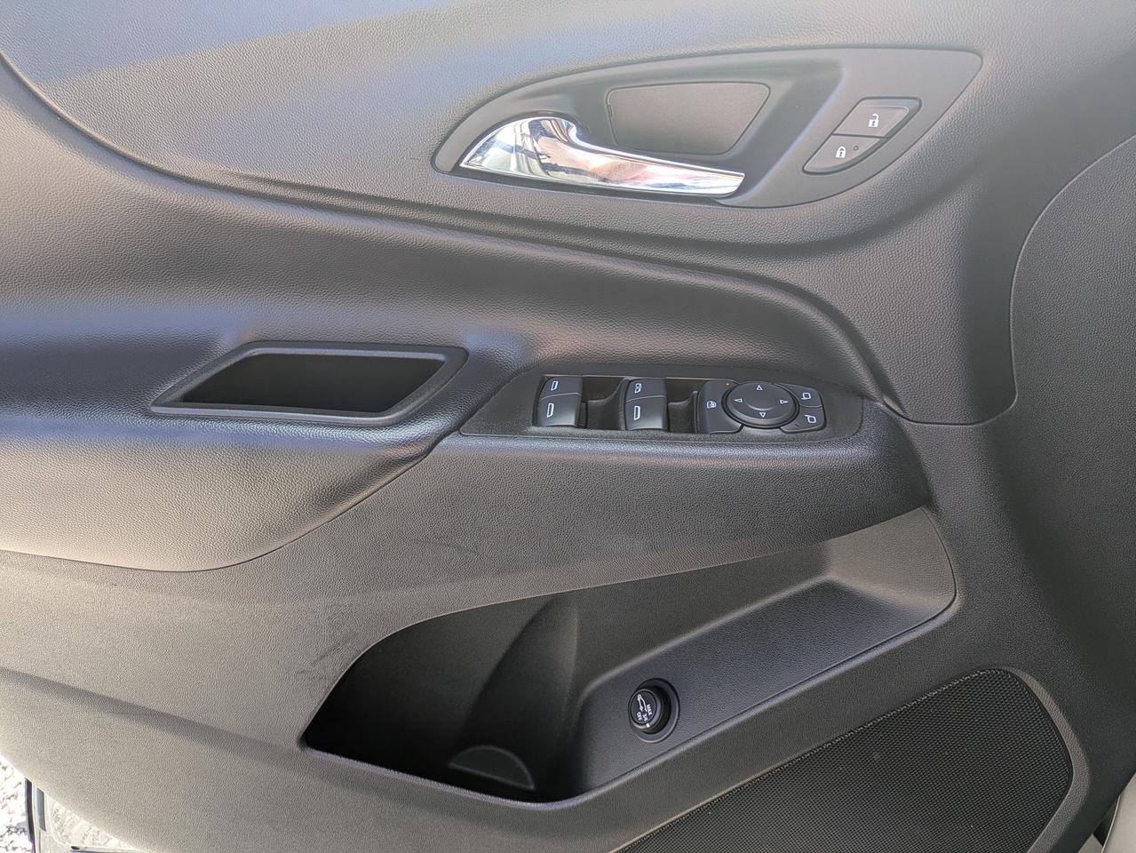 2023 Chevrolet Equinox FWD 4dr LT Photo