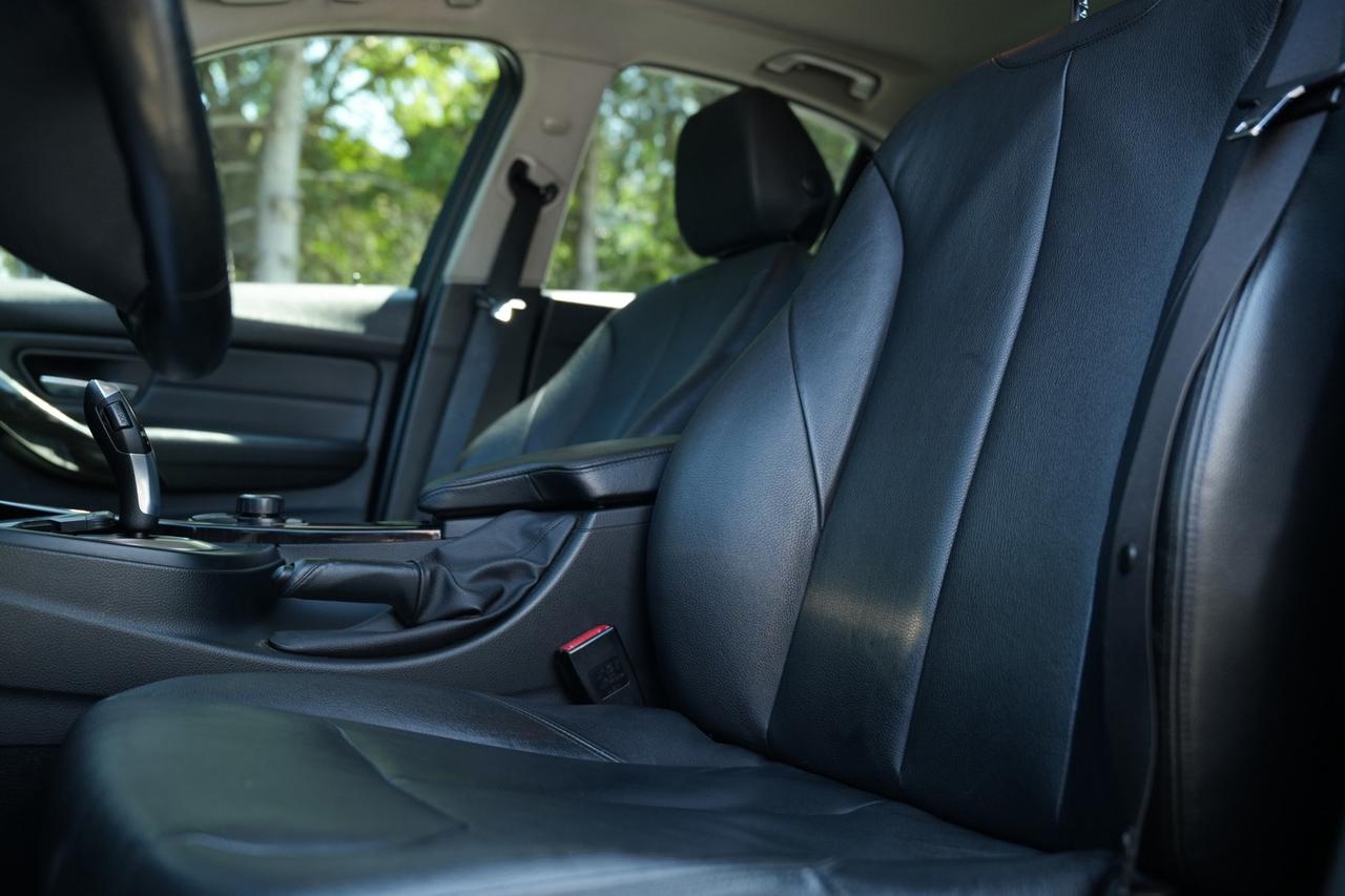 2014 BMW 3 Series 320i xDrive Photo