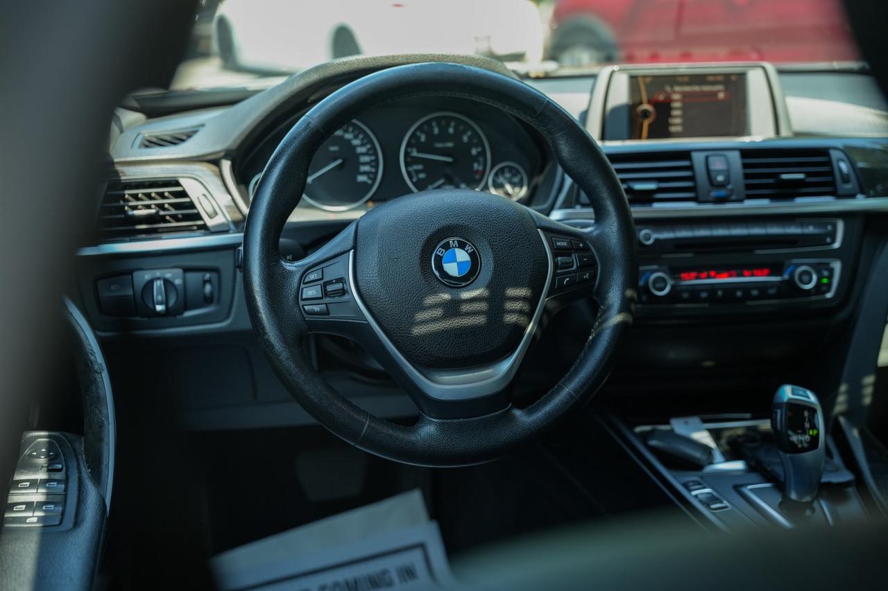 2014 BMW 3 Series 320i xDrive Photo