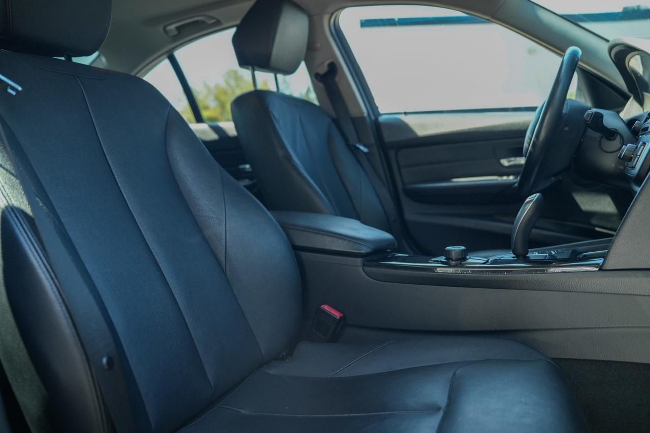 2014 BMW 3 Series 320i xDrive Photo