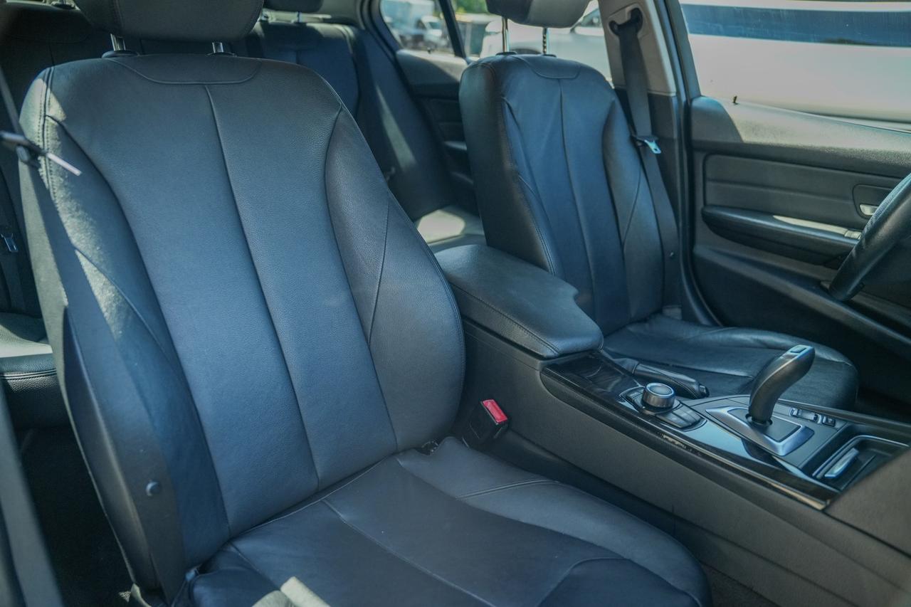 2014 BMW 3 Series 320i xDrive Photo