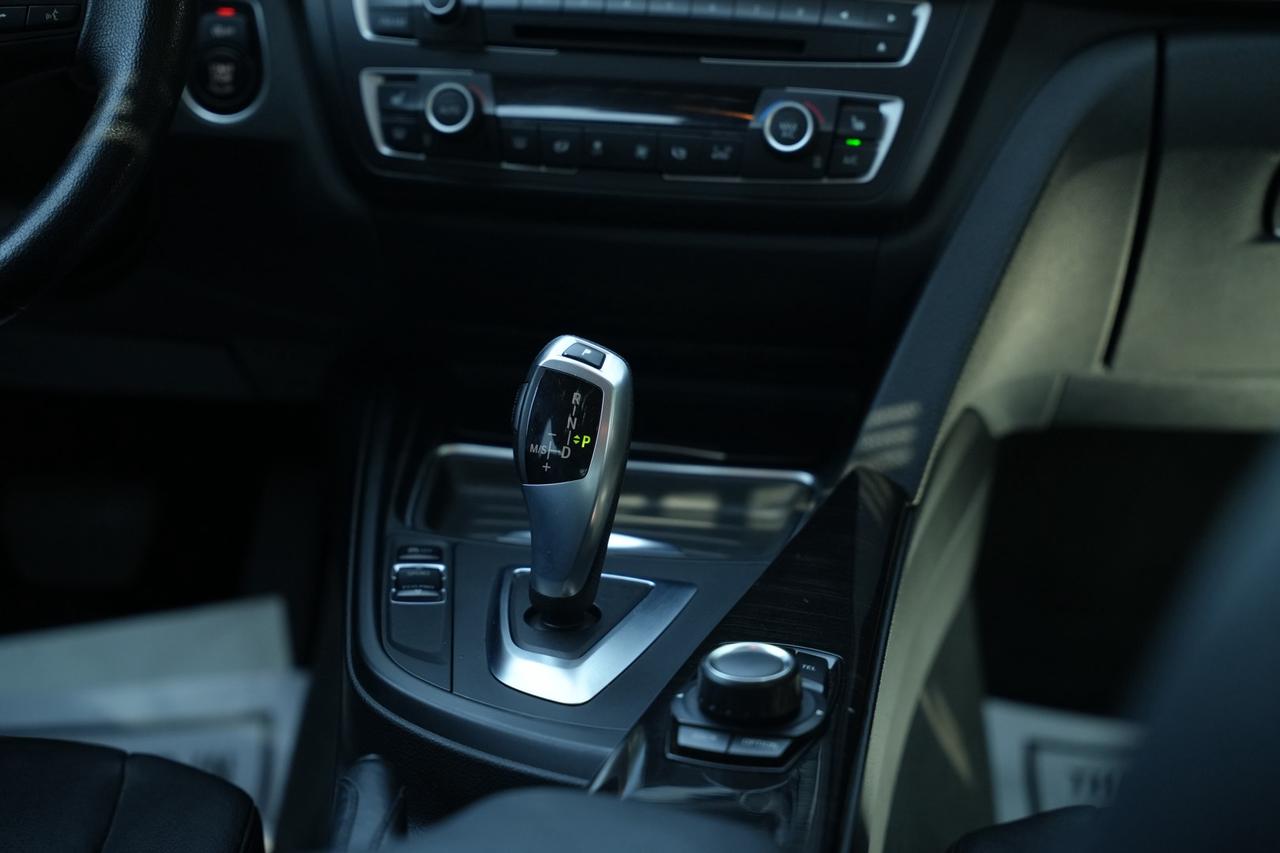2014 BMW 3 Series 320i xDrive Photo