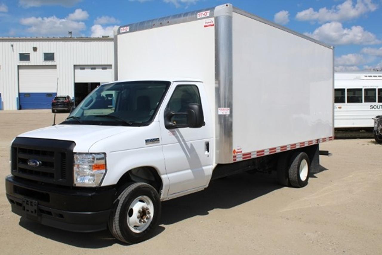 2025 Ford E450 Super Duty Cube Van w/cloth seats - Photo #1