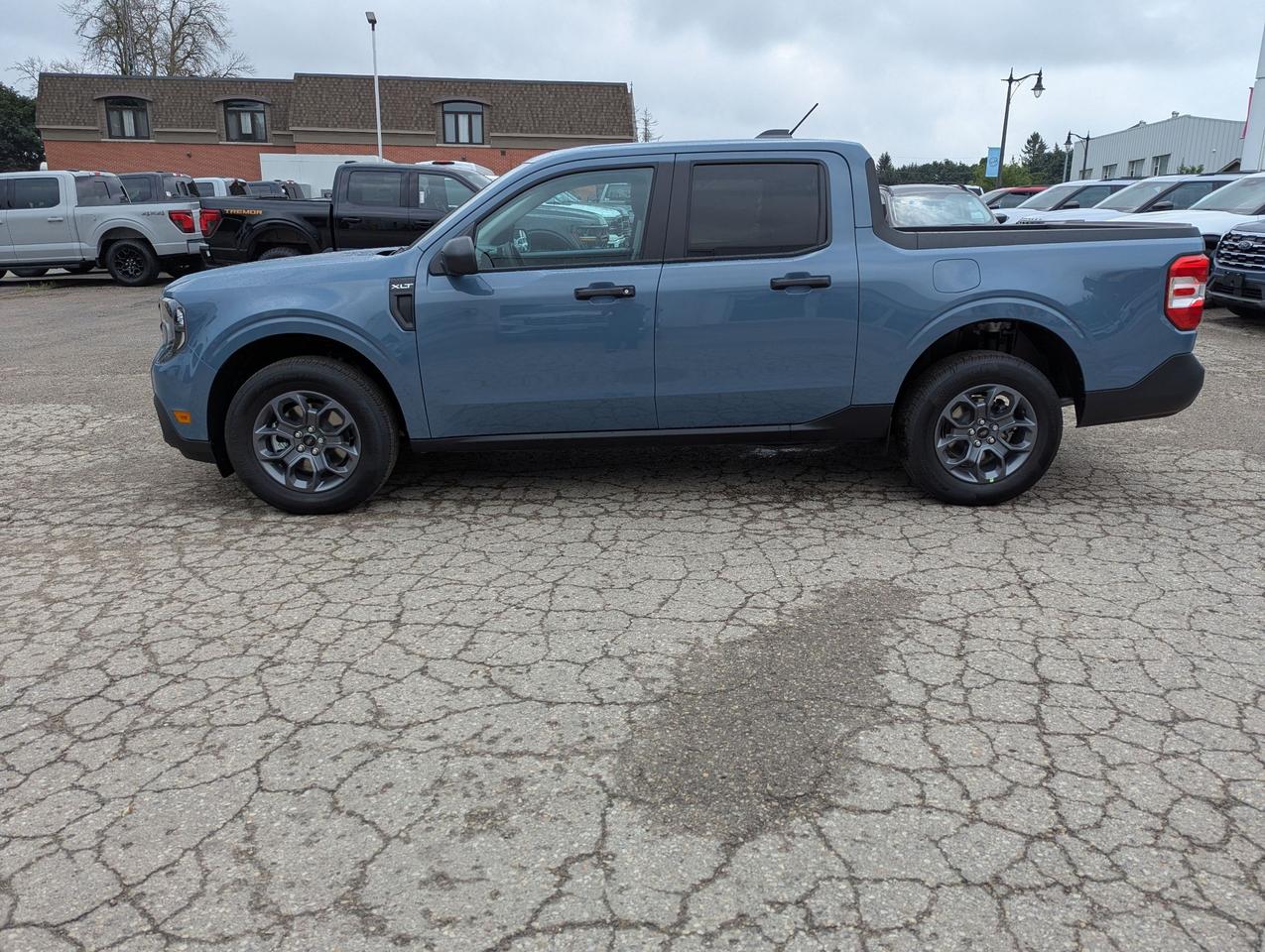 2026 Ford Maverick XLT SuperCrew Hybrid AWD Photo2