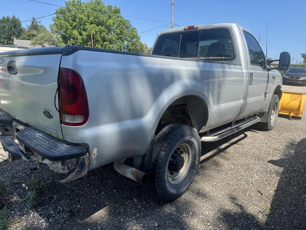 2003 Ford SUPER DUTY F-350 SRW XL Photo