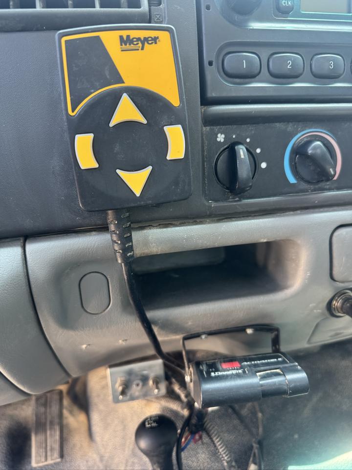 2003 Ford SUPER DUTY F-350 SRW XL Photo