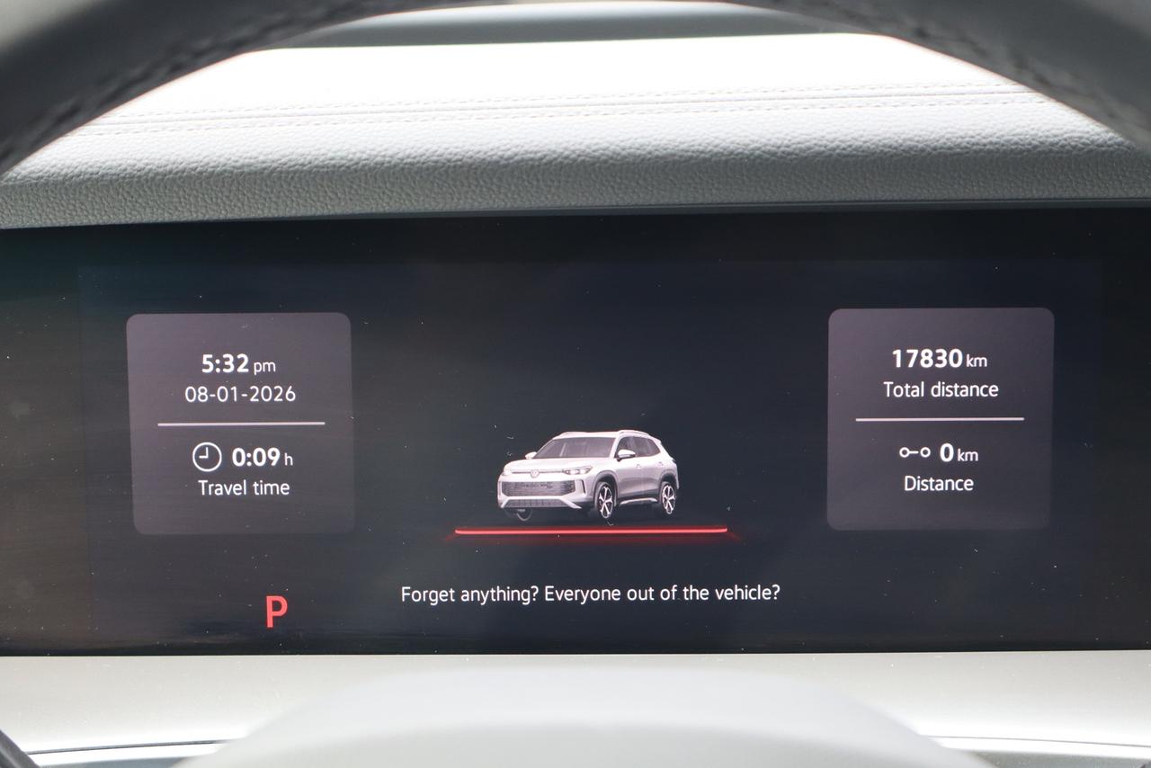 2026 Volkswagen Tiguan Comfortline R-Line Black Edition 4MOTION Photo
