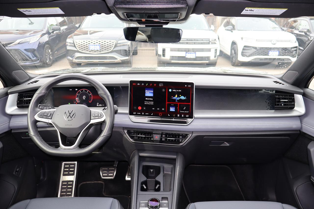 2026 Volkswagen Tiguan Comfortline R-Line Black Edition 4MOTION Photo
