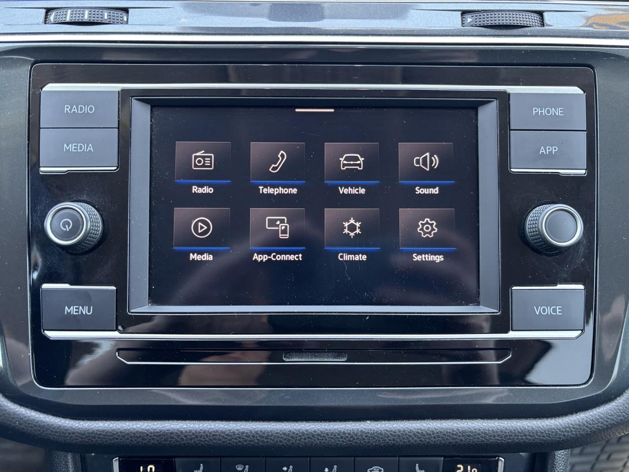 2020 Volkswagen Tiguan SE 4Motion AWD Photo