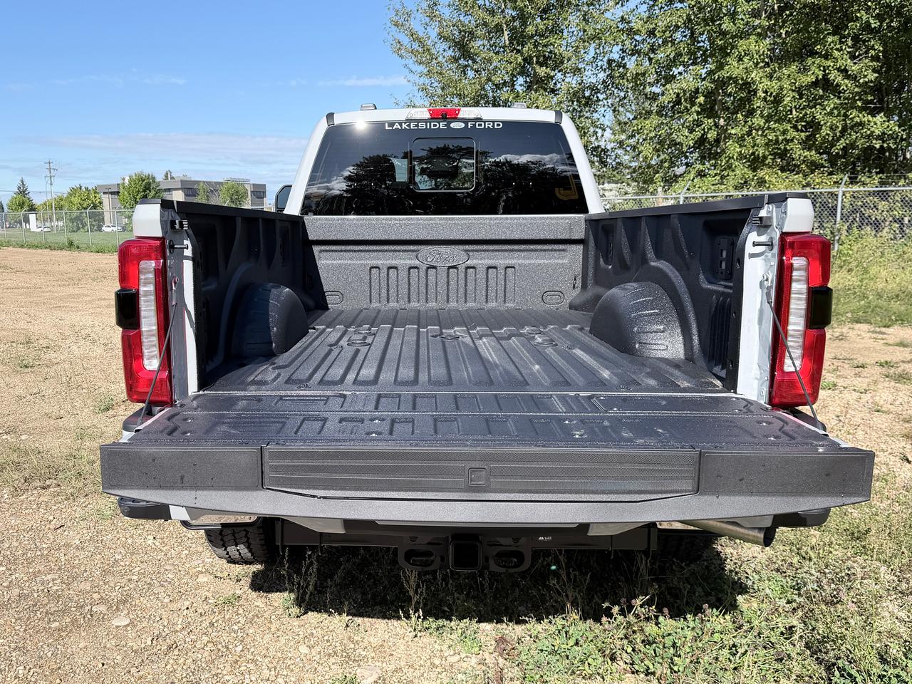 2026 Ford F-350 4X4 CREW CAB PICKUP/ Photo4