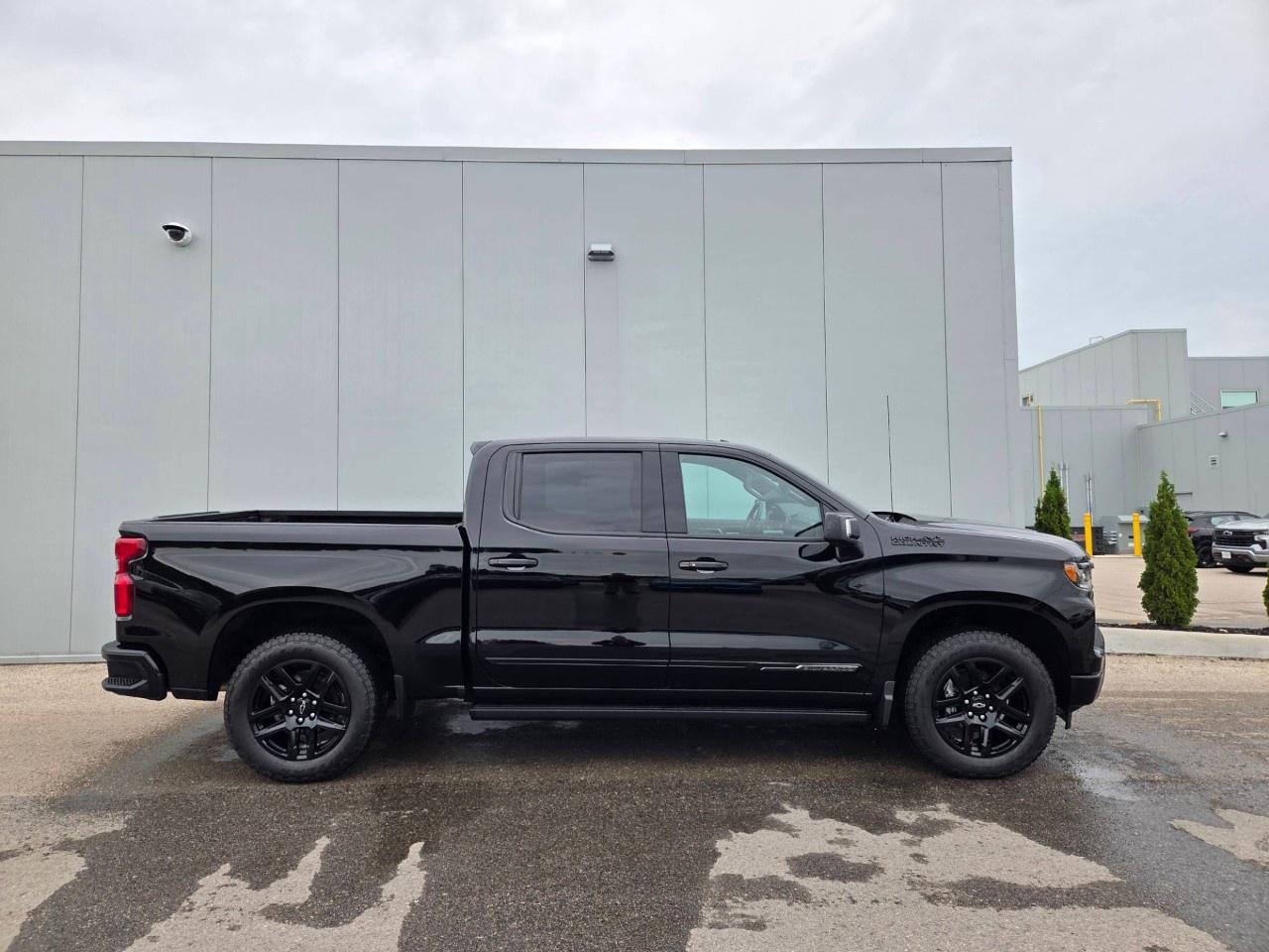 2026 Chevrolet Silverado 1500 Crew Cab Short Box 4-Wheel Drive High Country Photo4