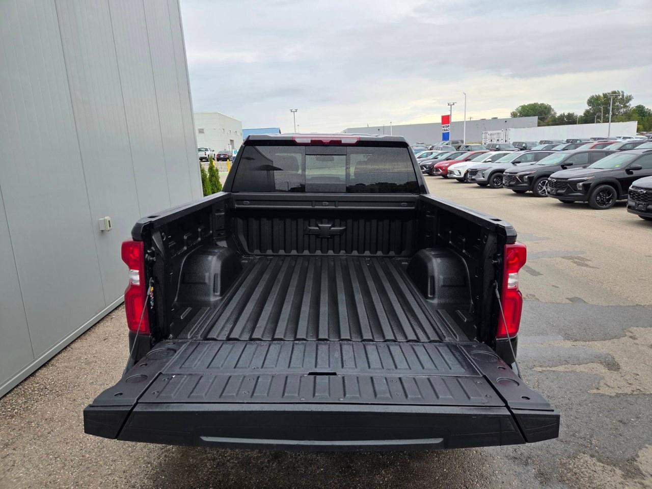 2026 Chevrolet Silverado 1500 Crew Cab Short Box 4-Wheel Drive High Country Photo