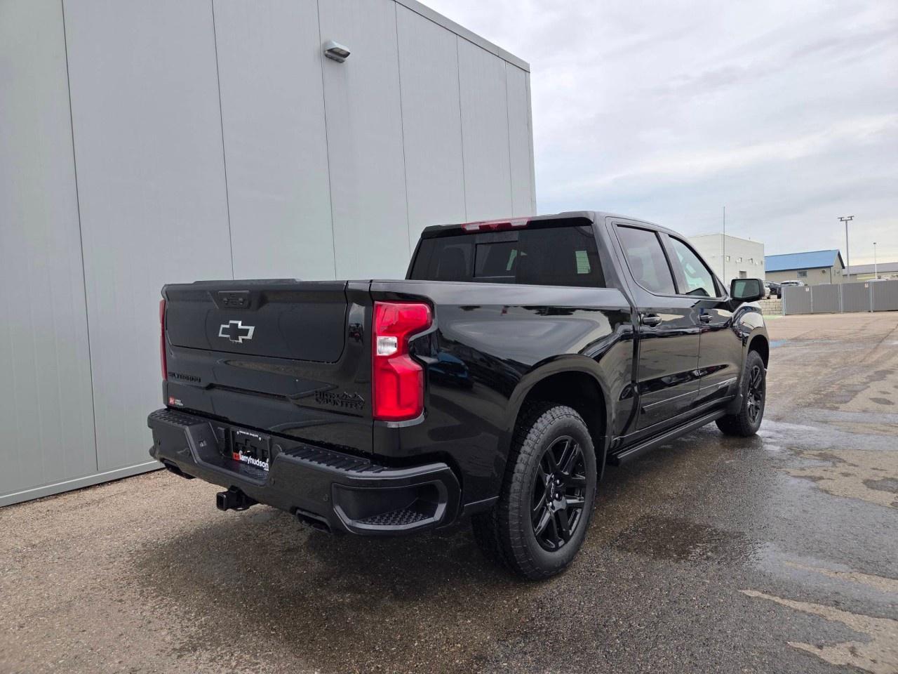 2026 Chevrolet Silverado 1500 Crew Cab Short Box 4-Wheel Drive High Country Photo