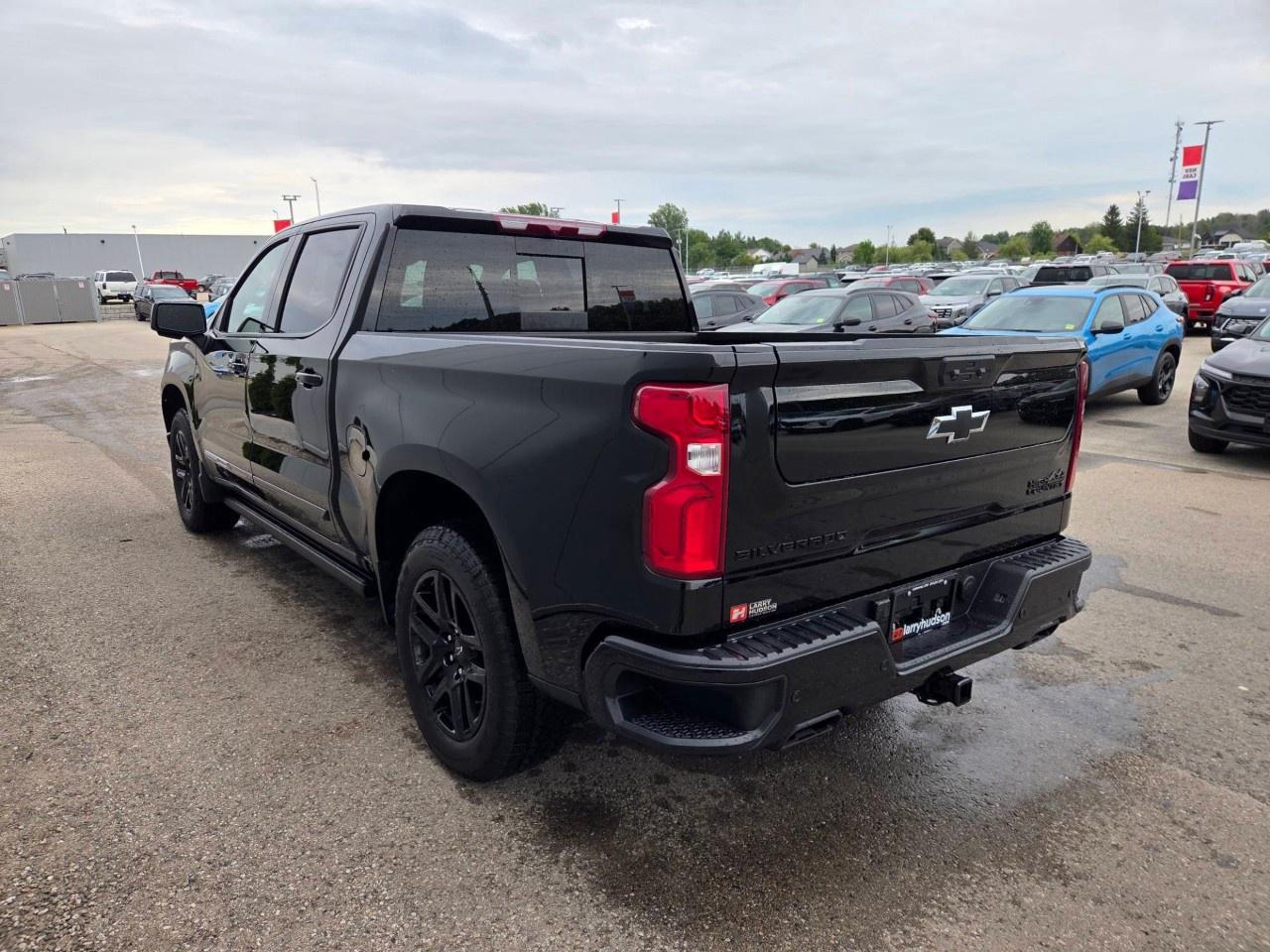 2026 Chevrolet Silverado 1500 Crew Cab Short Box 4-Wheel Drive High Country Photo