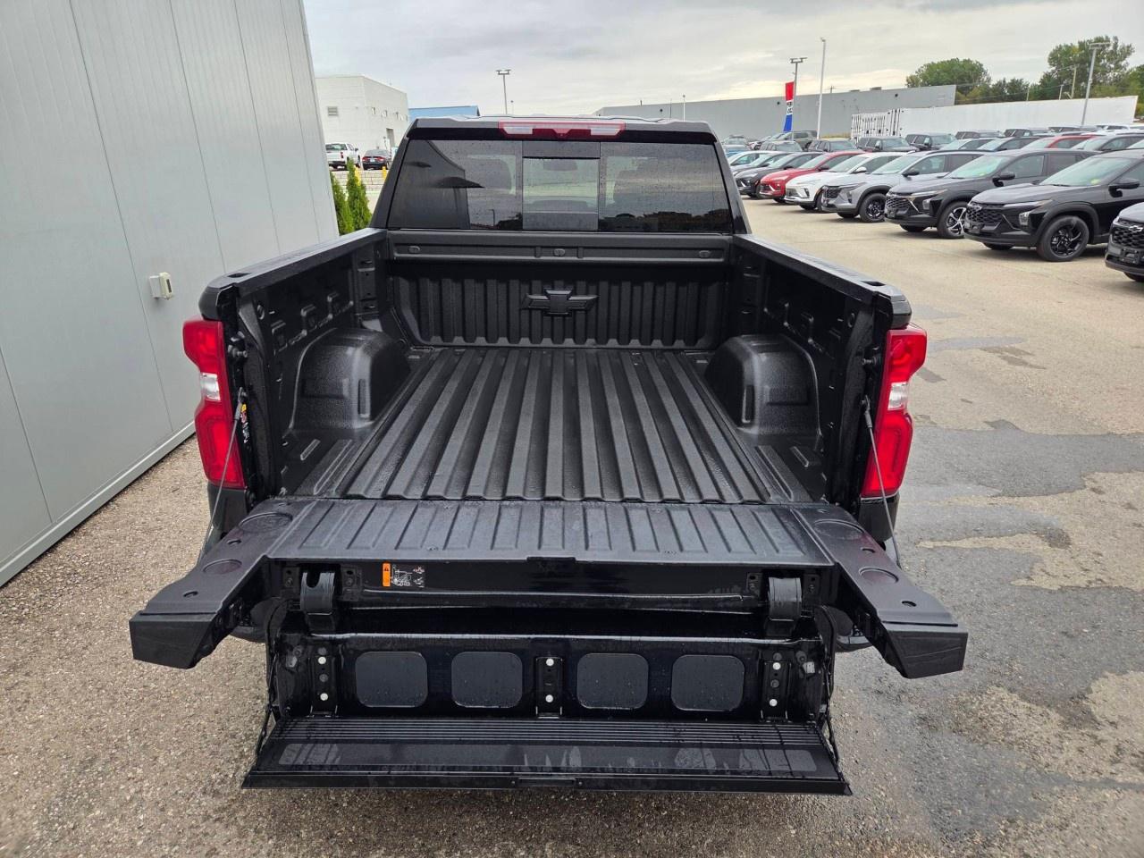 2026 Chevrolet Silverado 1500 Crew Cab Short Box 4-Wheel Drive High Country Photo