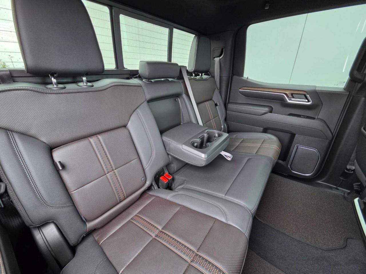 2026 Chevrolet Silverado 1500 Crew Cab Short Box 4-Wheel Drive High Country Photo