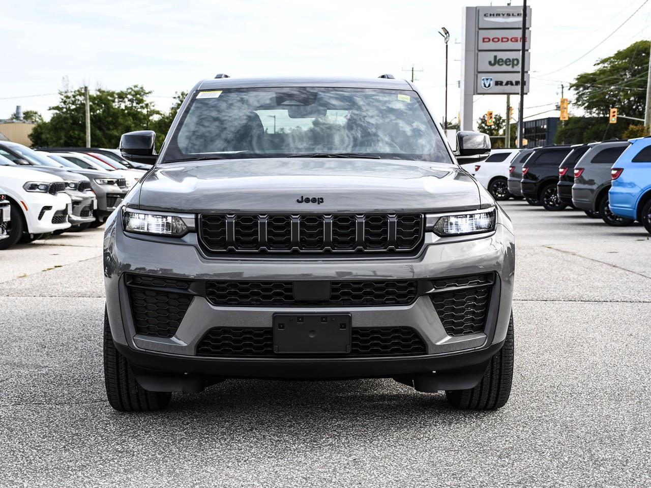 2027 Jeep Grand Cherokee Laredo Altitude 4x4 Photo
